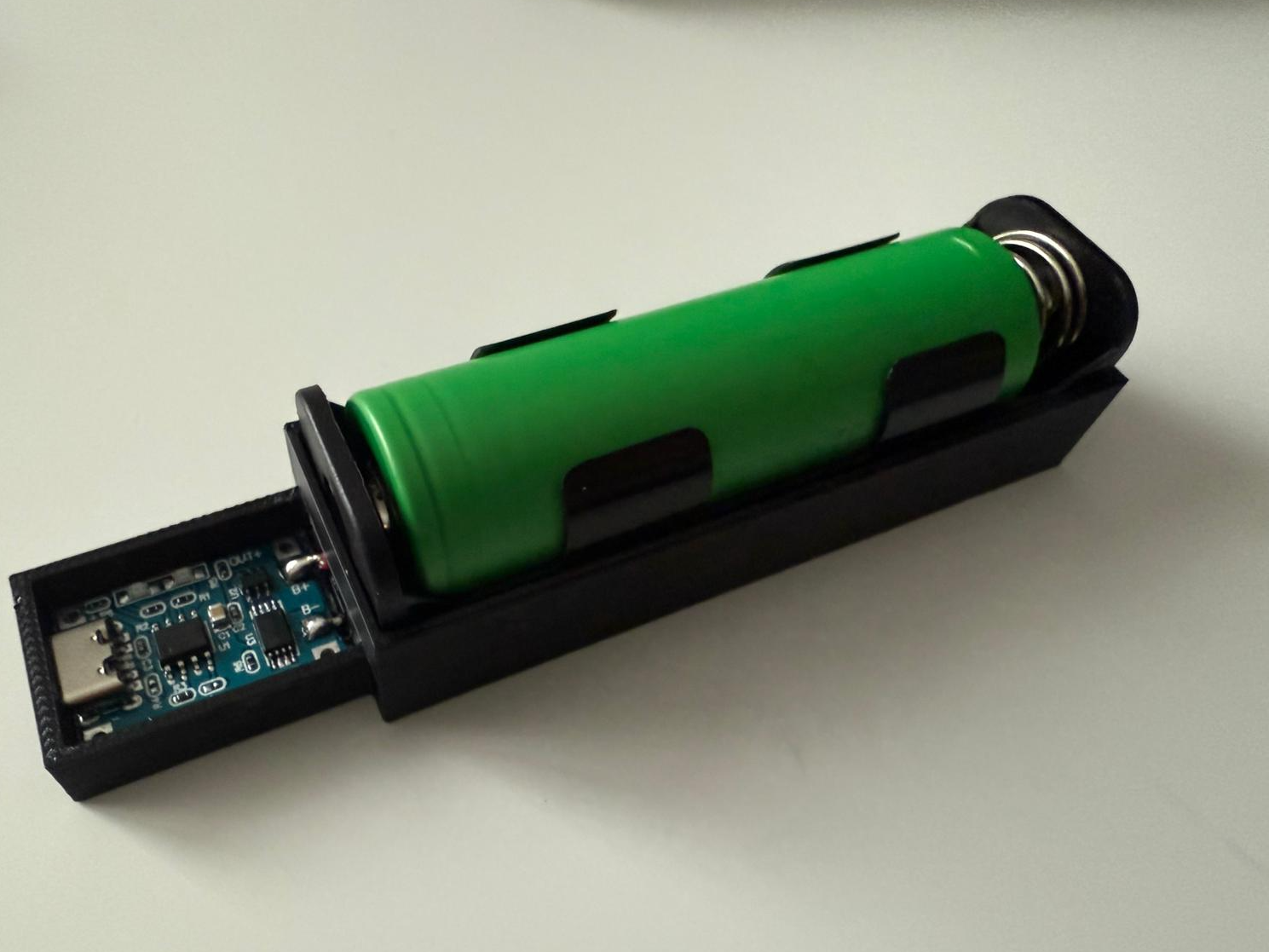 21700 Li-ion Battery + TP4056 Case