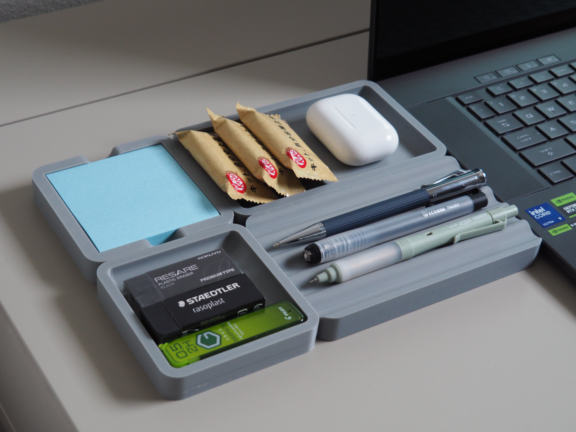 Minimal desk organizer
