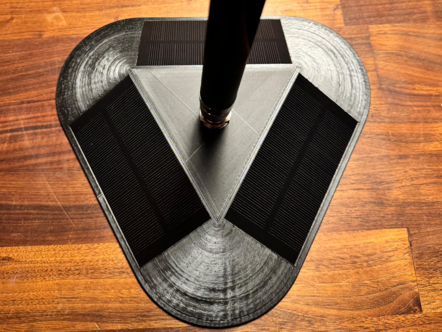 Meshcore / Meshtastic Magnet Solar Node for Car