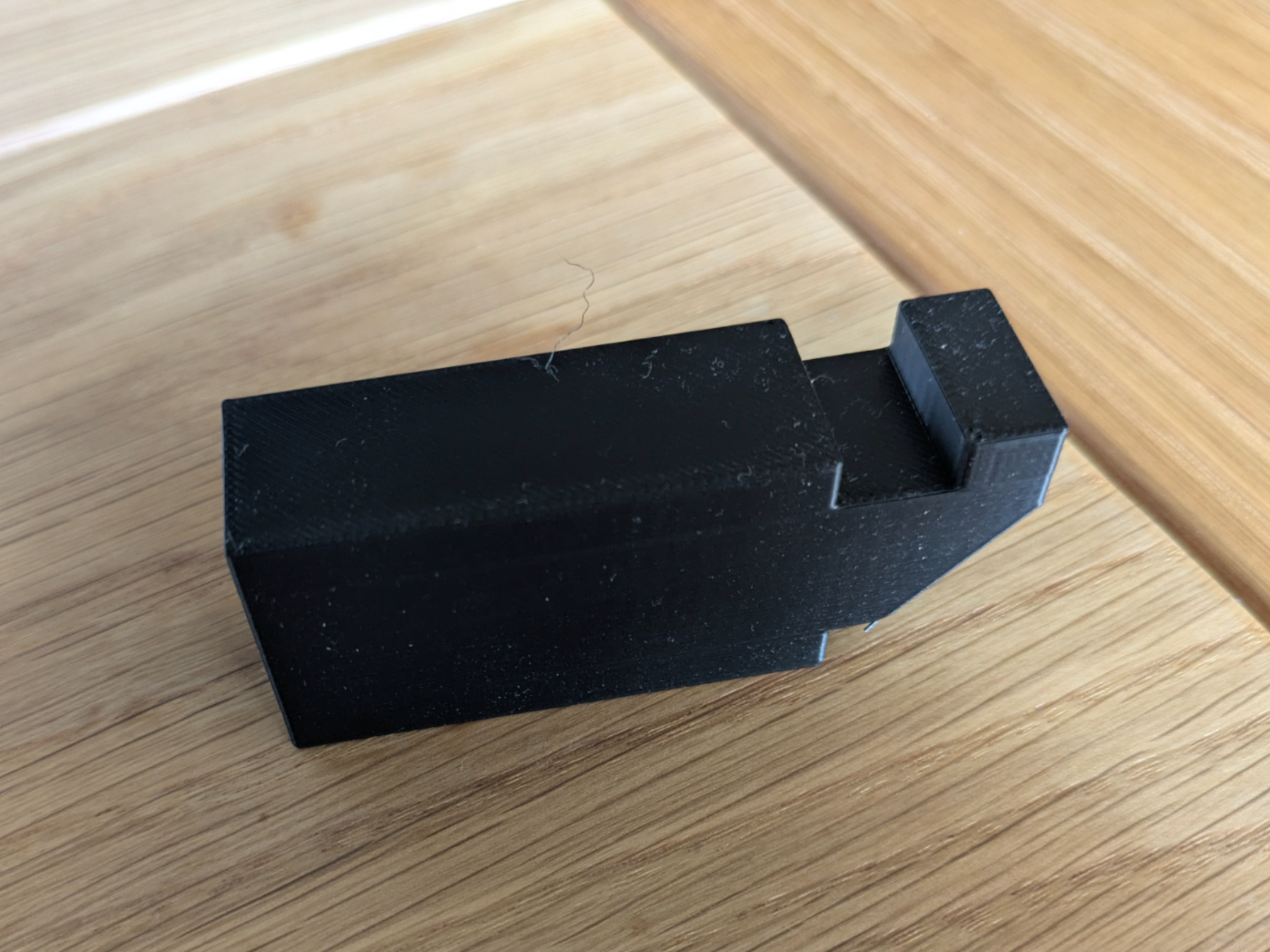 Connector profile for Natural 20 gaming table