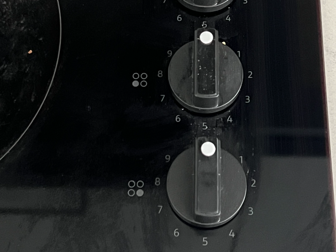 Ultra-Minimalist Hob Power Indicator Dot