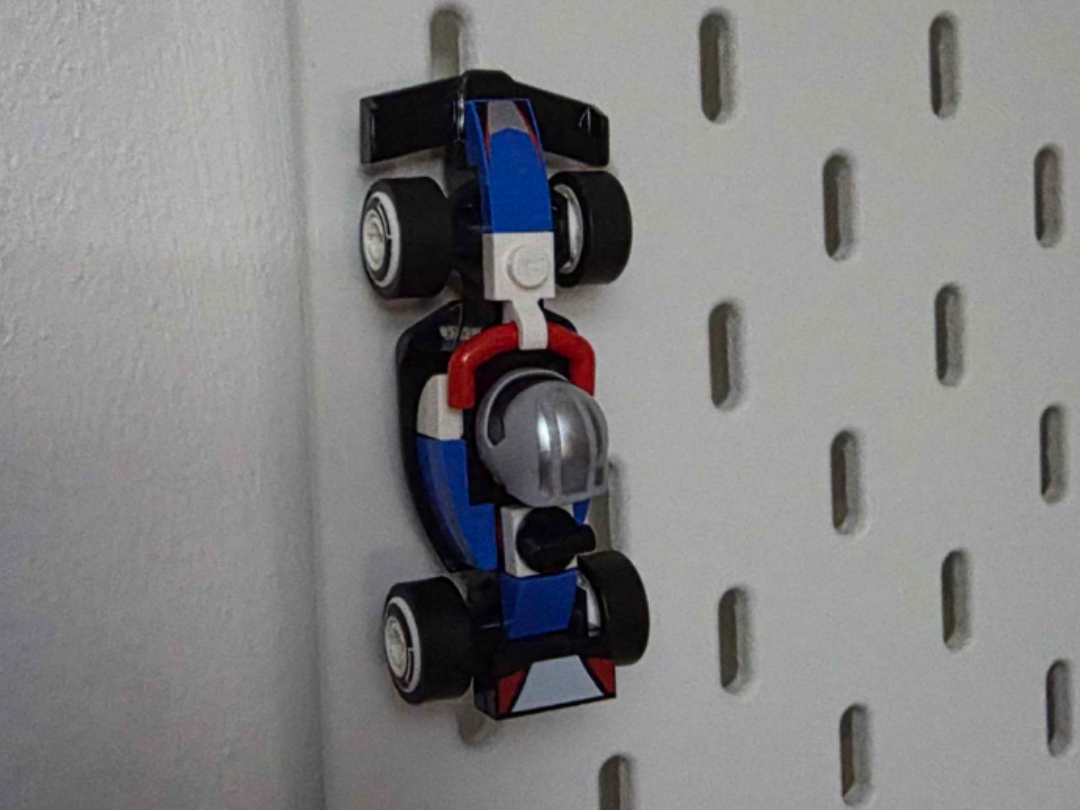 F1 Mini Figure Skadis Mount