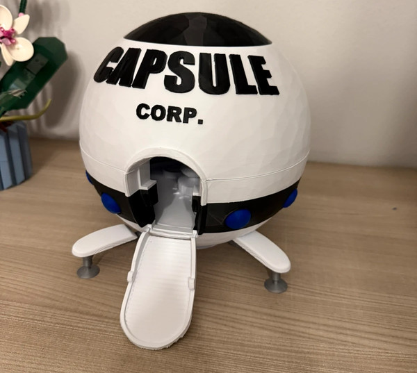 Capsule Corp Ship - DragonBall