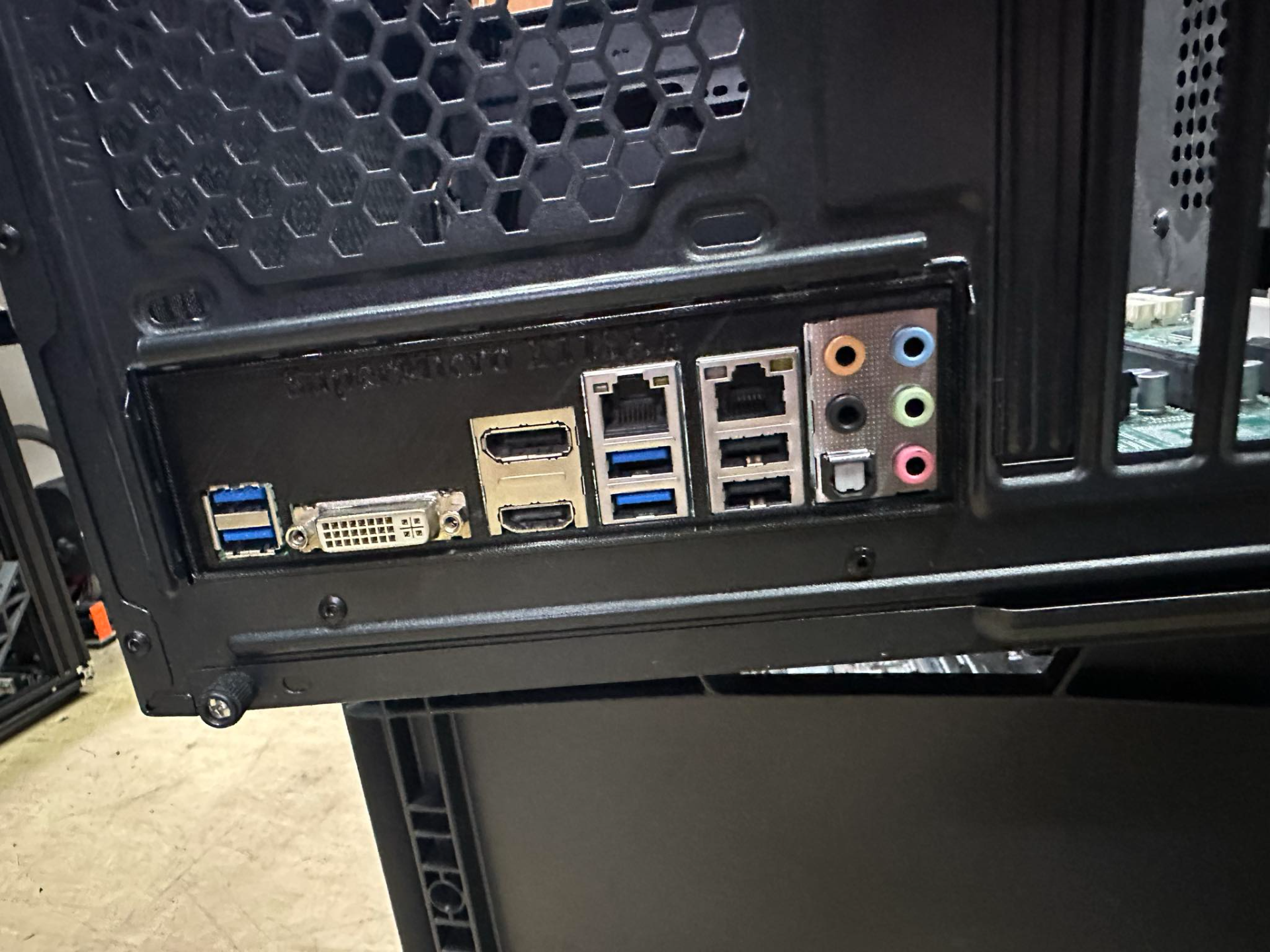 IO shield SuperMicro X11SAE