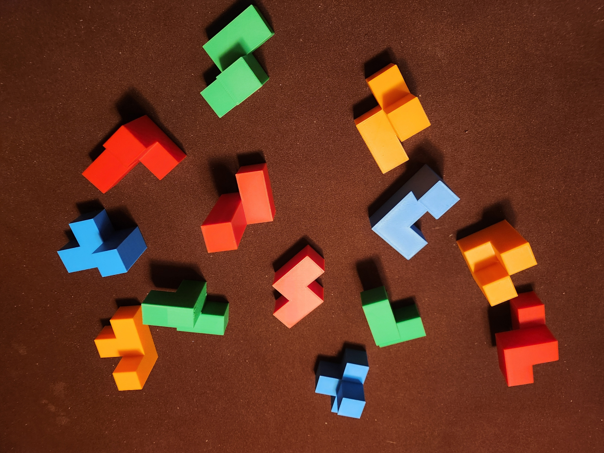 Hard 4x4x4 pentacube assembly puzzle