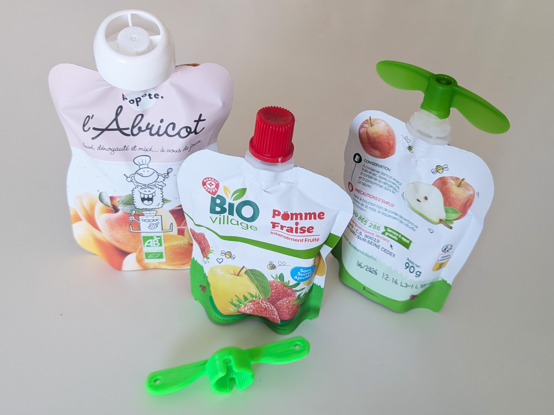 Universal compote / marmelade pouch opener