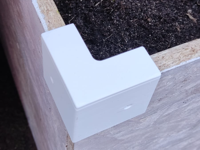 Corner bracket for planter box made from 15mm OSB
