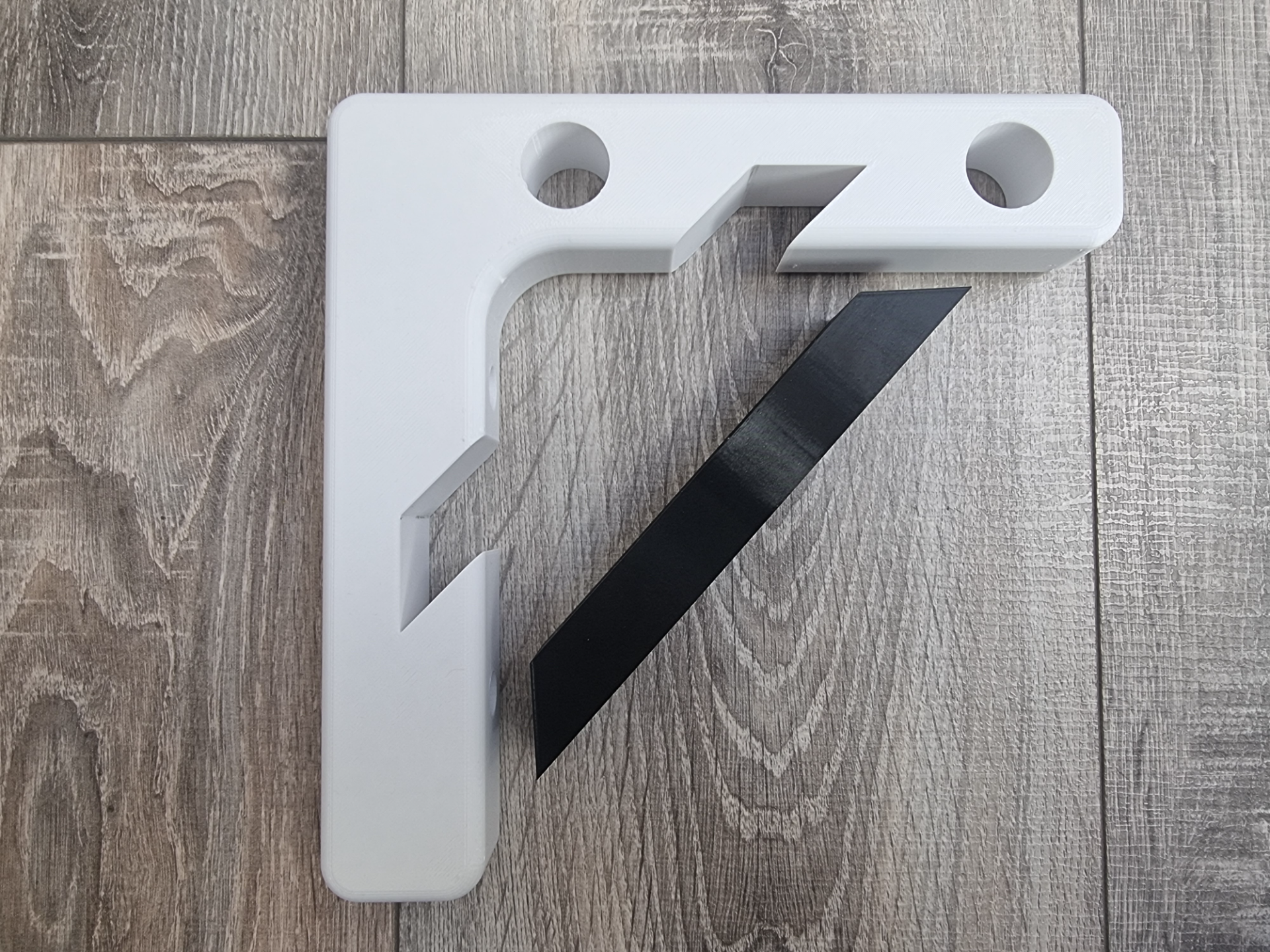 Filament holder for wall