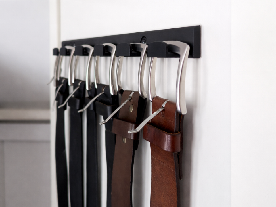 Minimal Wall-Mounted Belt Organizer (6 Belts)
