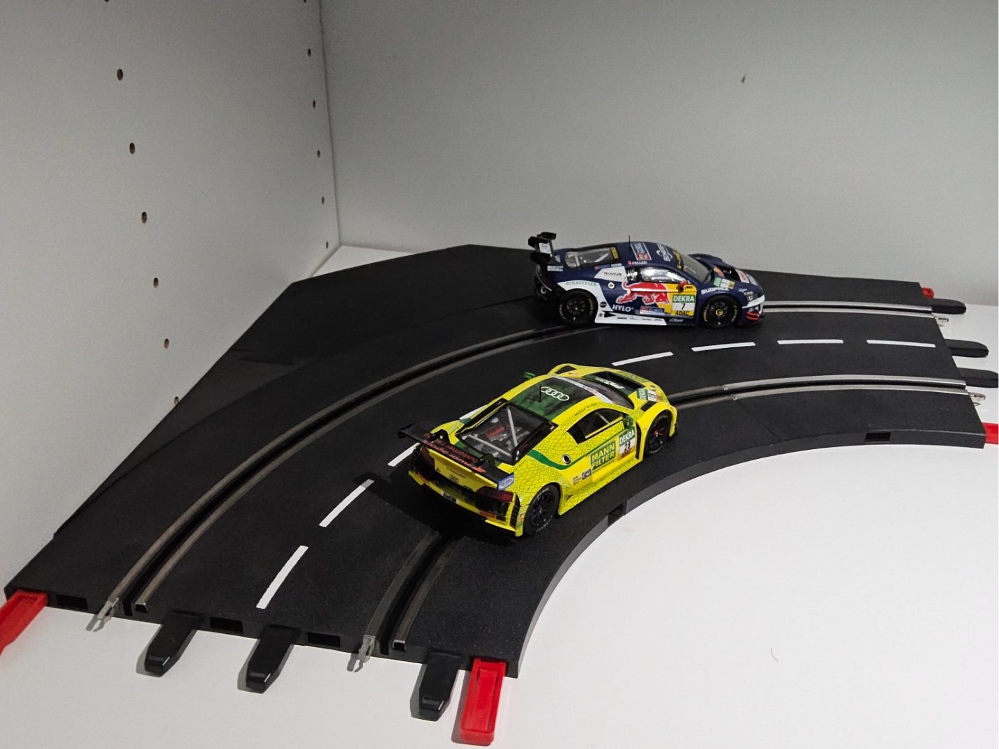 Carrera Slotcar Randstreifen 90 grad kurve