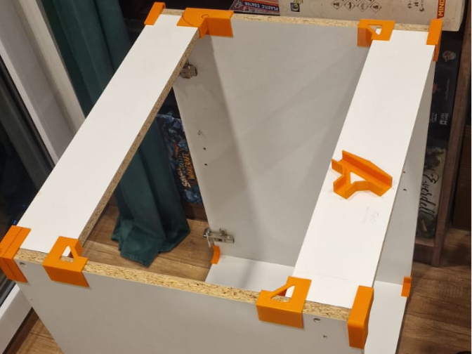 Third hand tools for boards positioning