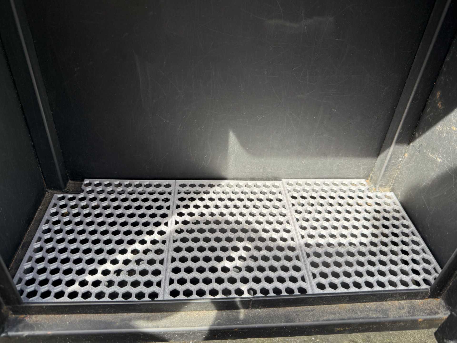 Mail Tray to Avoid Soggy Mail