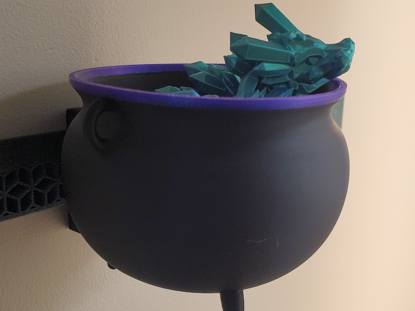 Cauldron with French Cleat