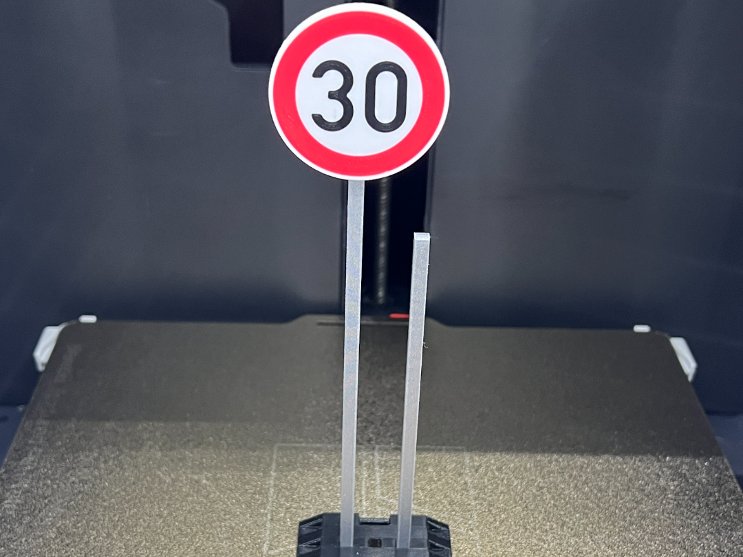 Verkehrszeichen 274-30: Zulässige Höchst­geschw.