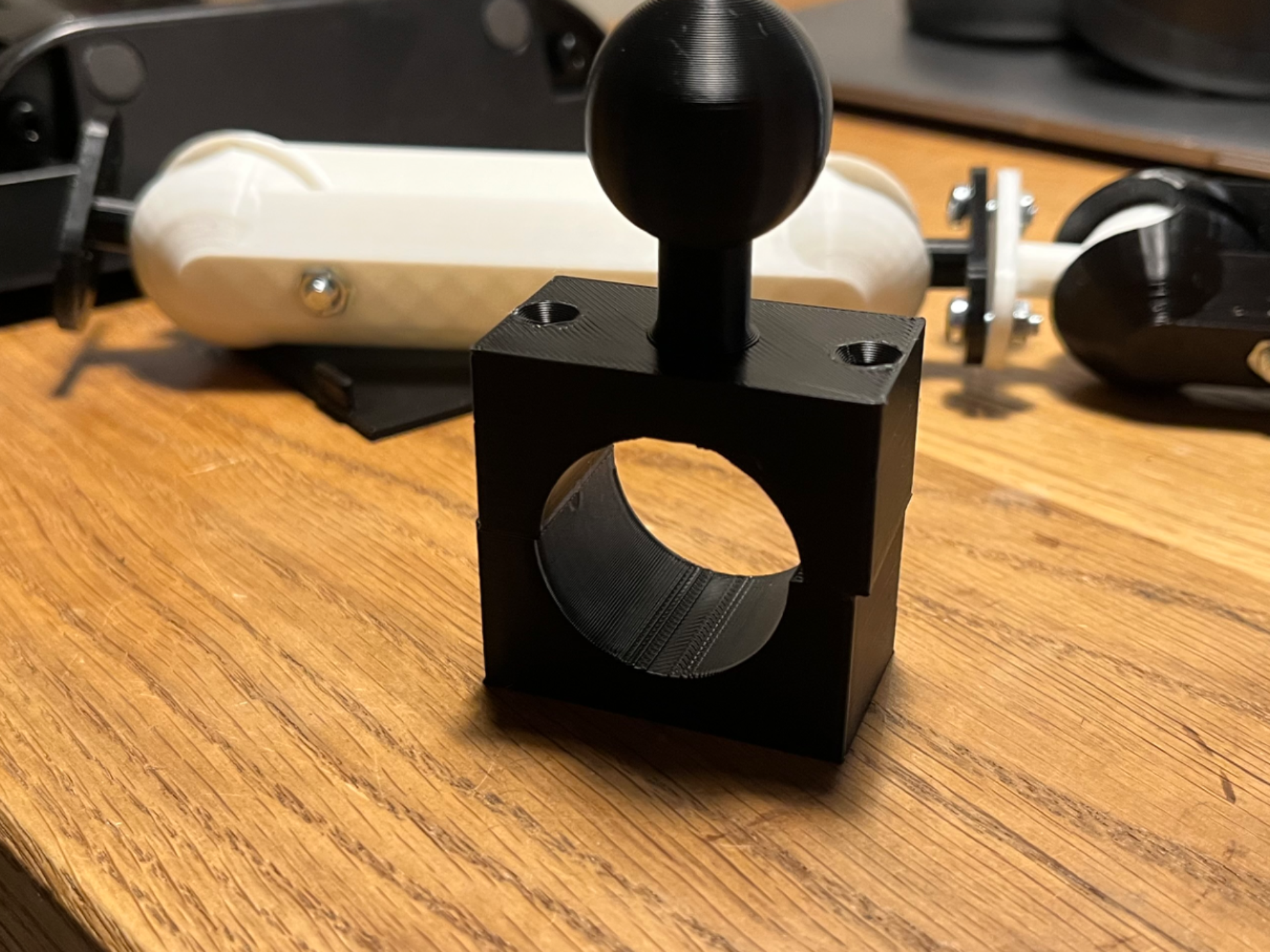 Ball bar holder for RAM bars