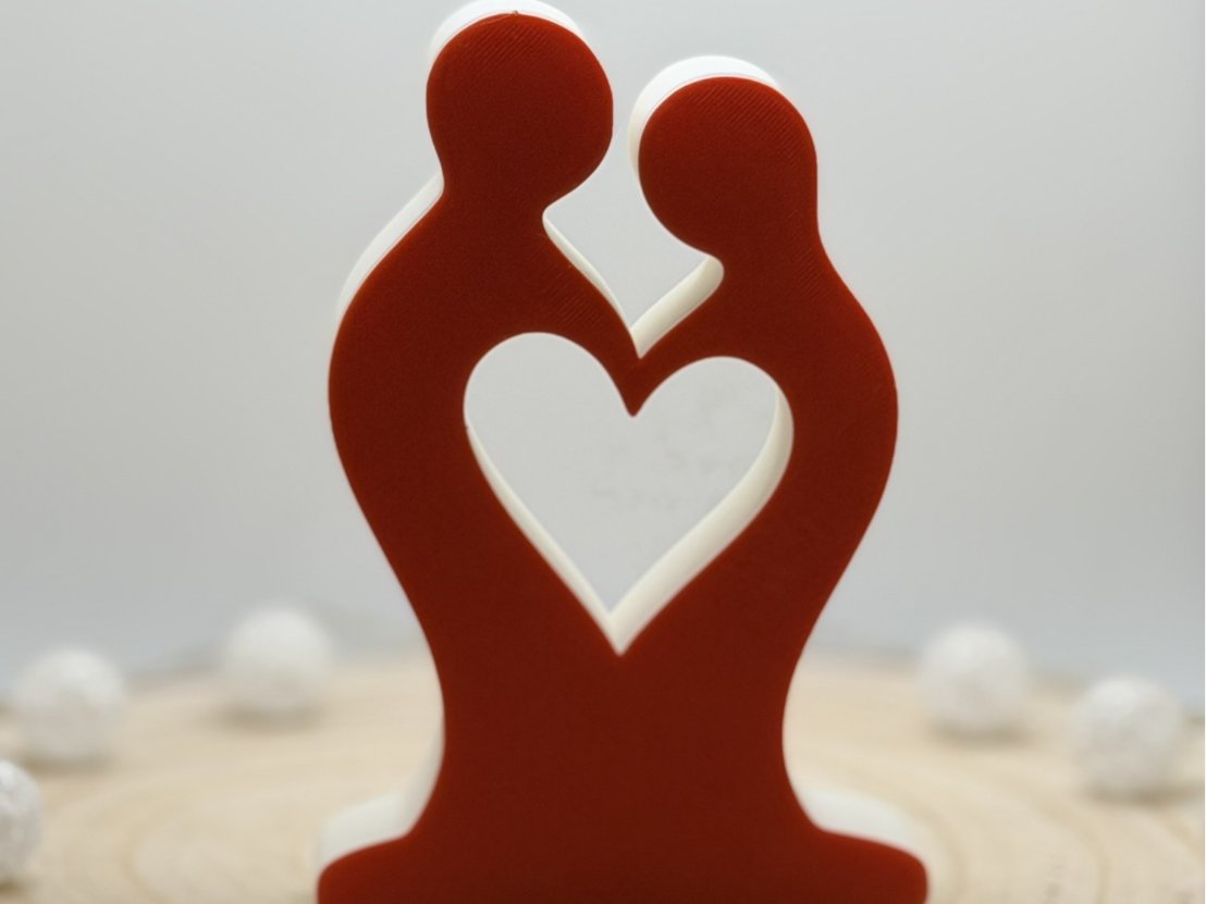 Paar-Skulptur mit Herz – Moderne Liebesdeko