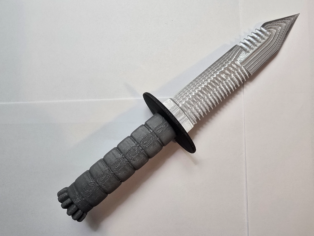 serrated cosplay knife