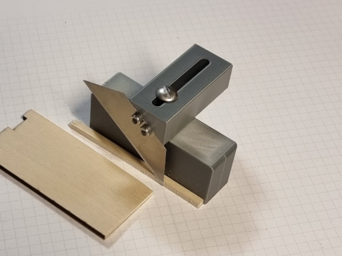 Strip cutter tool (balsa and soft materials)