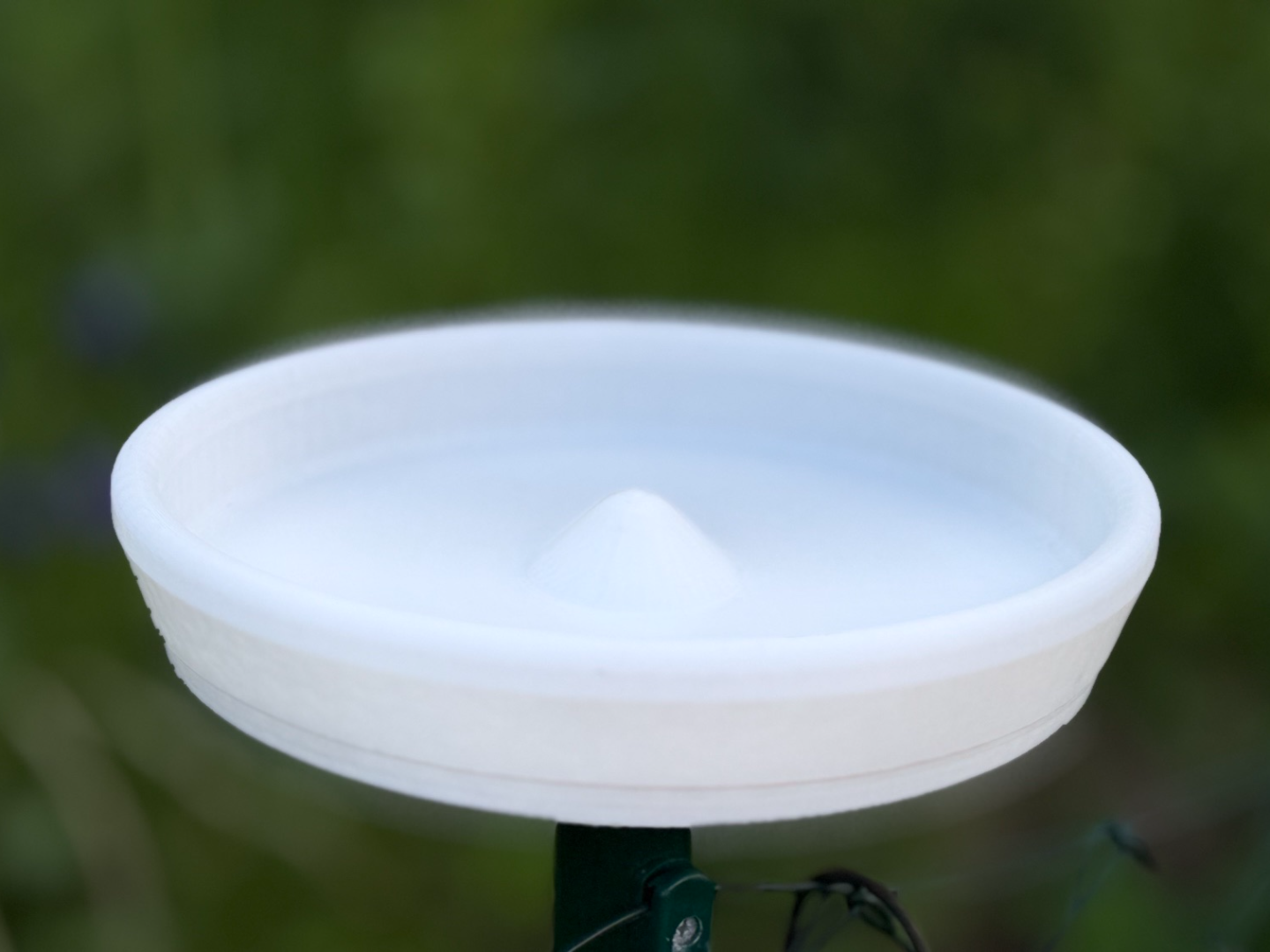 Vogeltränke mit Aufnahme für 34mm Zaunpfosten