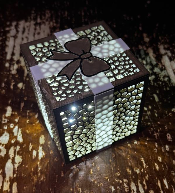 VORONOI LAMP "CHRISTMAS BOX"