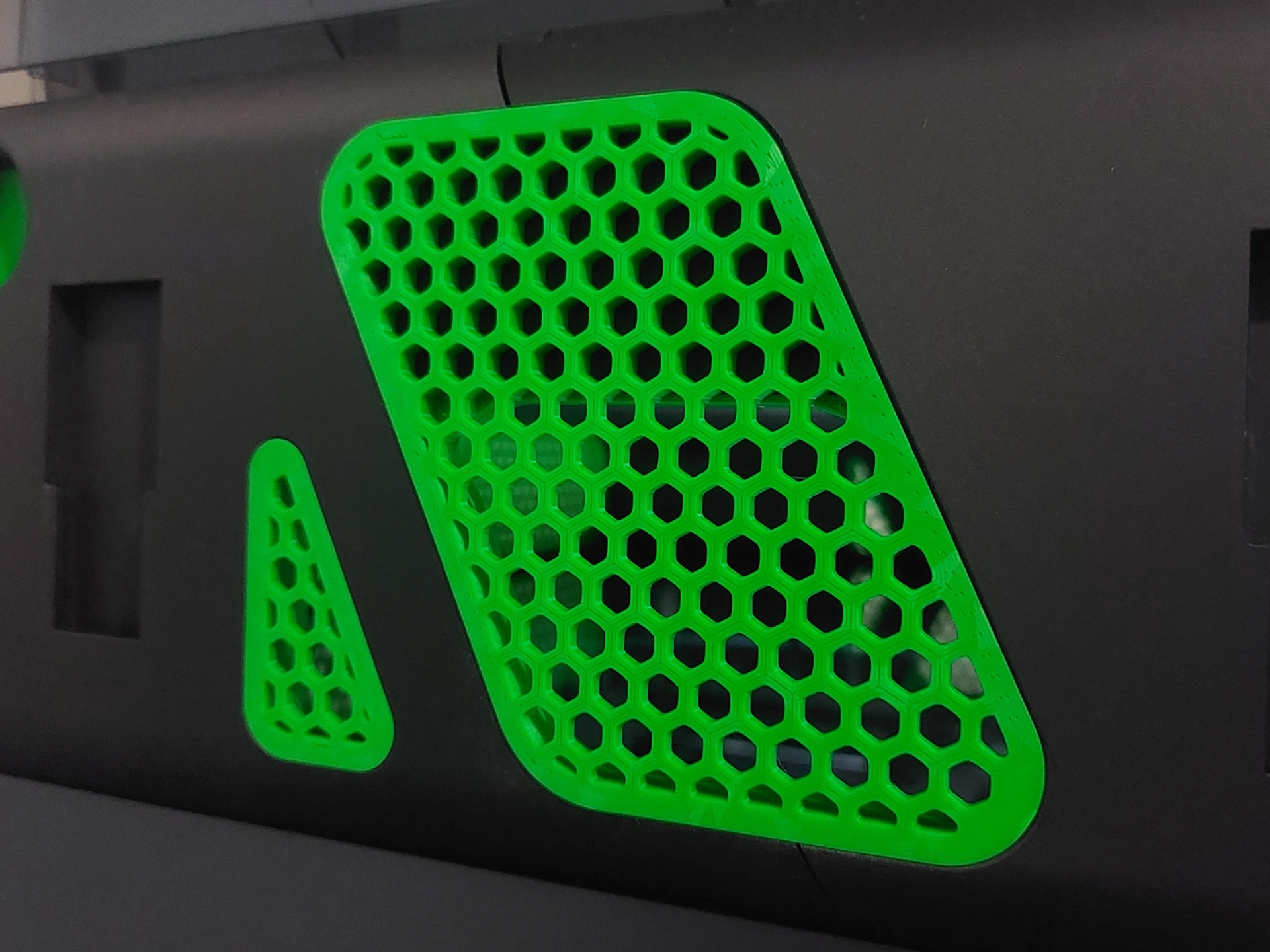 Honeycomb Side Panels for AMS Riser V2 by maCyo42