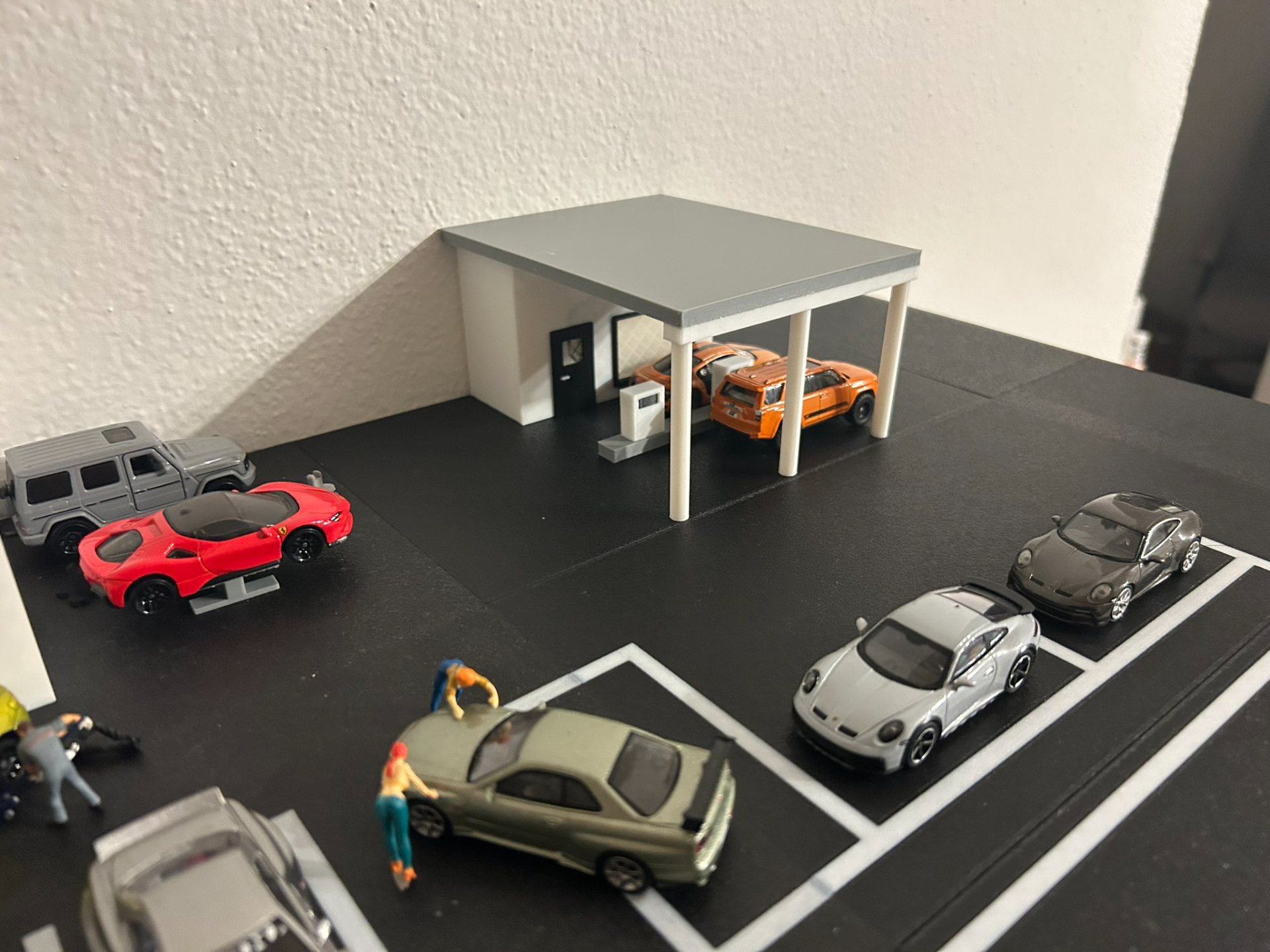 1/64 Gas station with parking and road