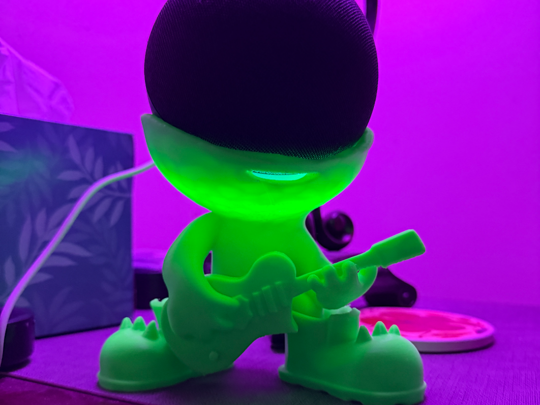 Alexa the Rockstar – Echo Dot Guitar Holder