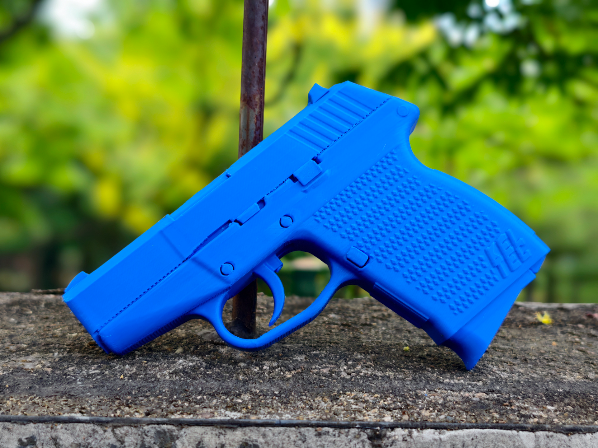 KelTec P11 Pistol toy (One-piece, Structureless)