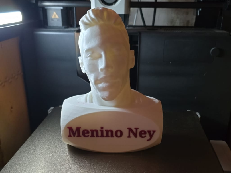 Menino Ney Staue