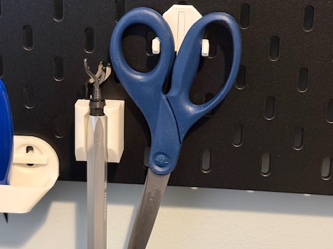 Skadis/ SKÅDIS scissor holder with Peg one plate