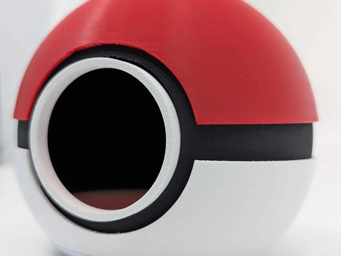 Poke Hide / Pokémon ball Reptile Hideout