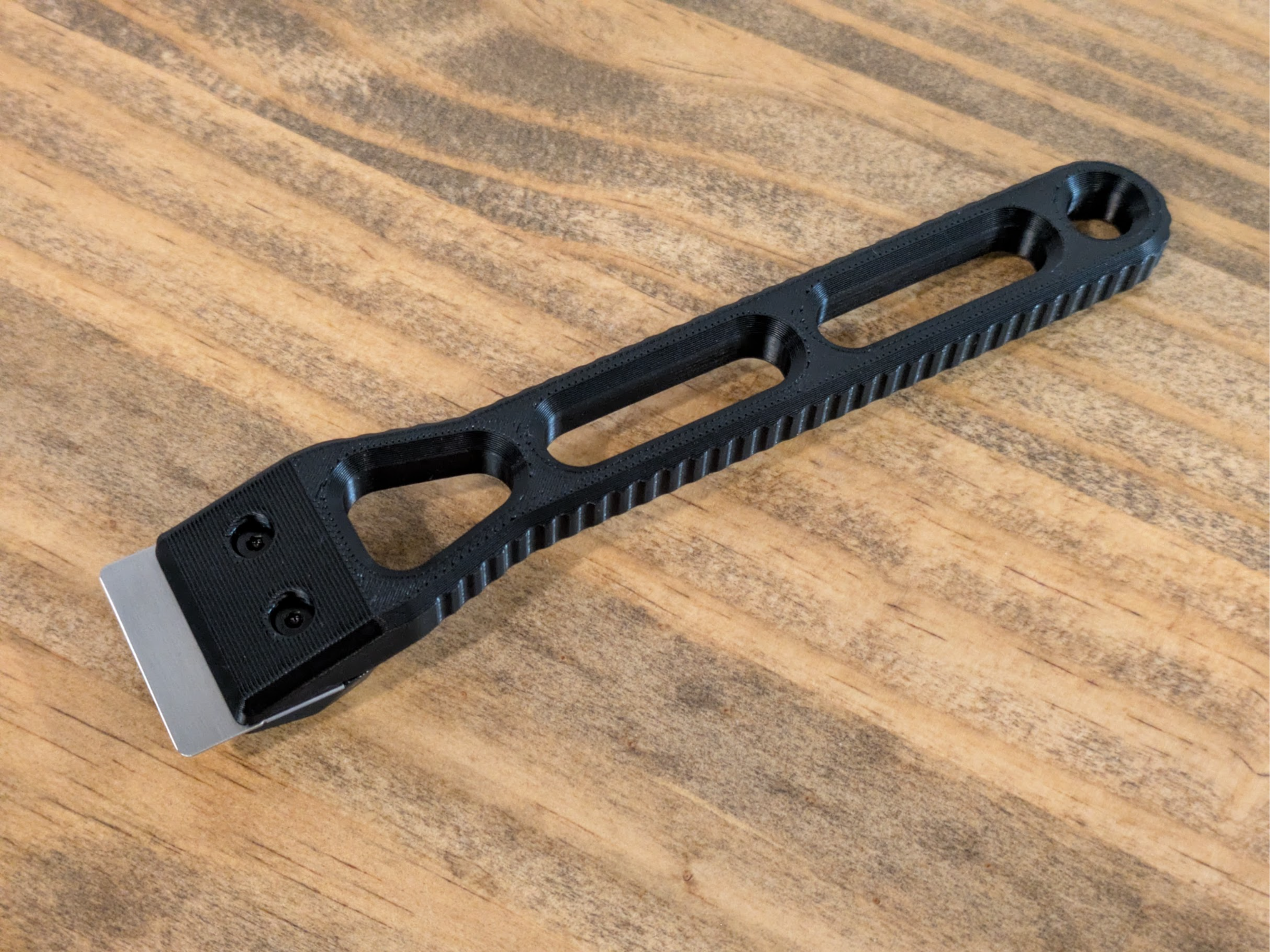 Rugged bed scaper