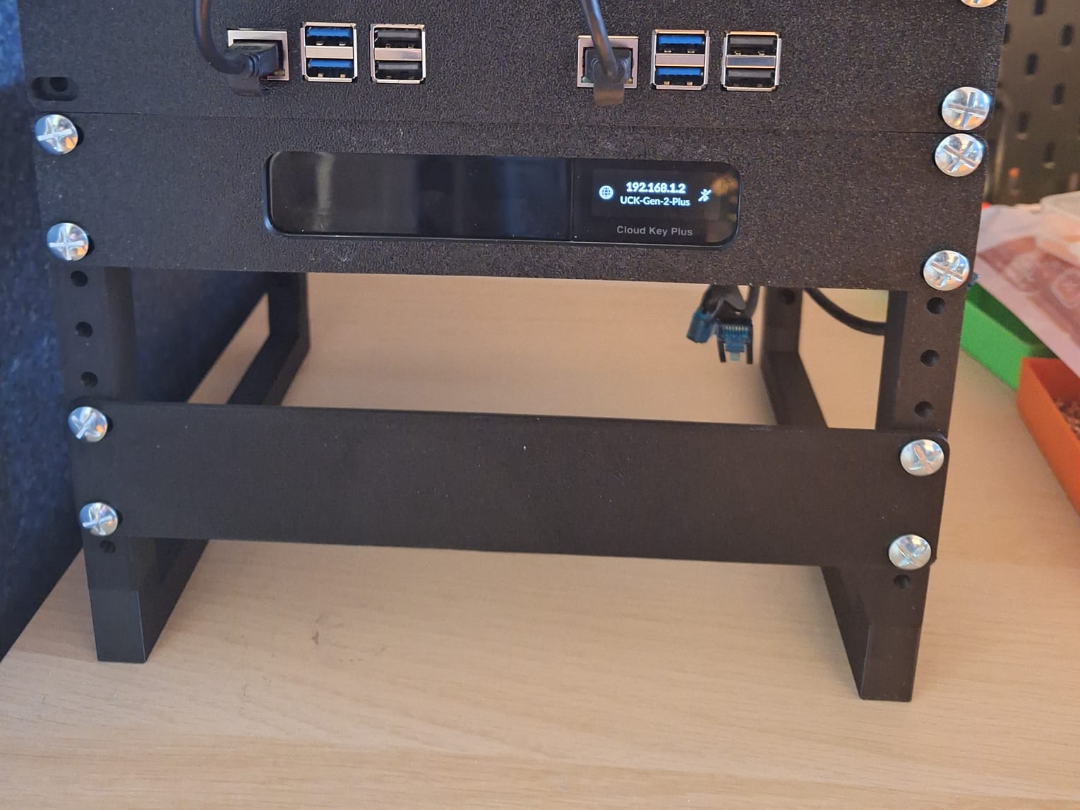 1U Ubiquiti Cloud Key G2 Plus mount V2