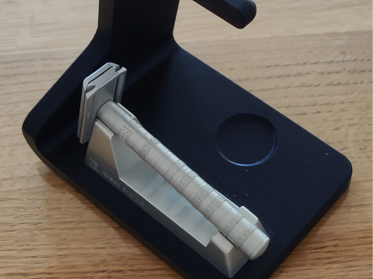 Henson razor stand