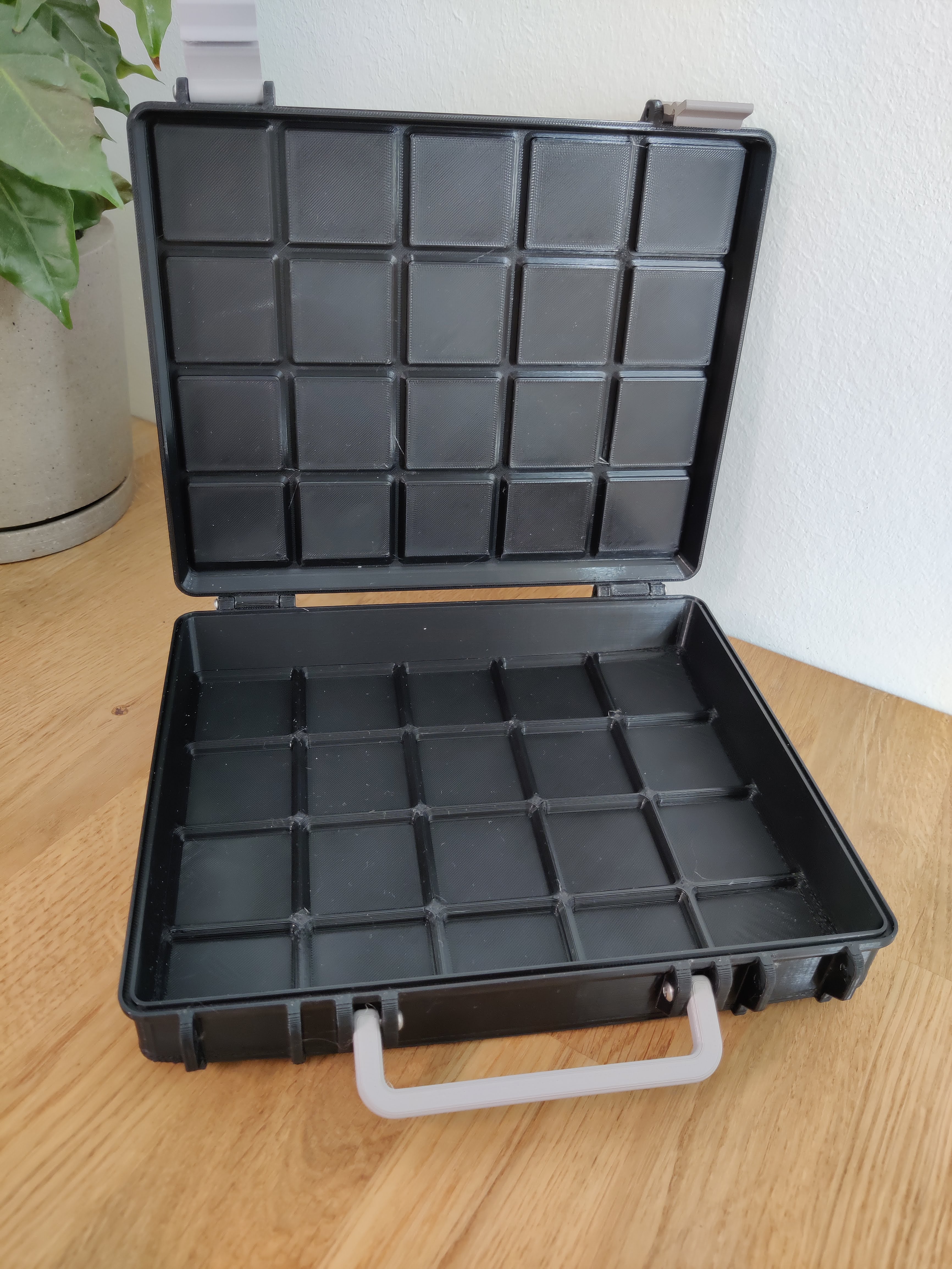 Rugged Gridfinity Box with Handle (Parametric)