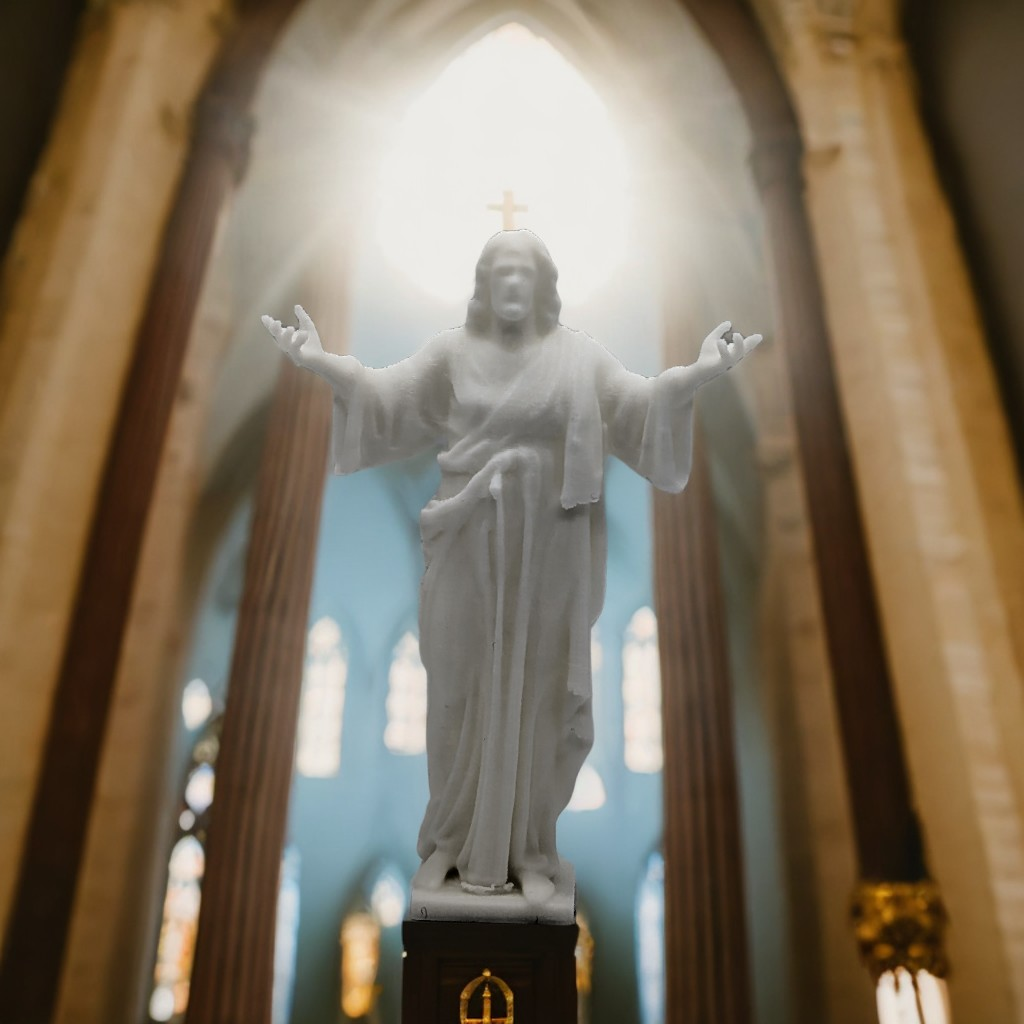 jesus statue with open arms religious decoration