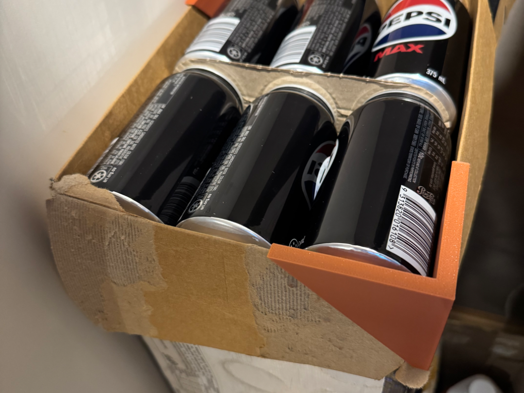 Coke case/box corner clip