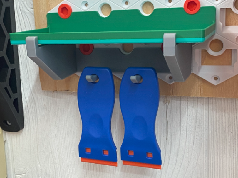 GOEWS 4-wide shelf with under bracket and hooks