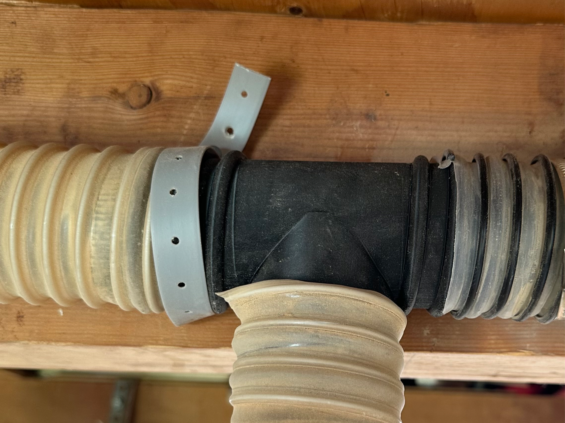 Dust coupler T joint