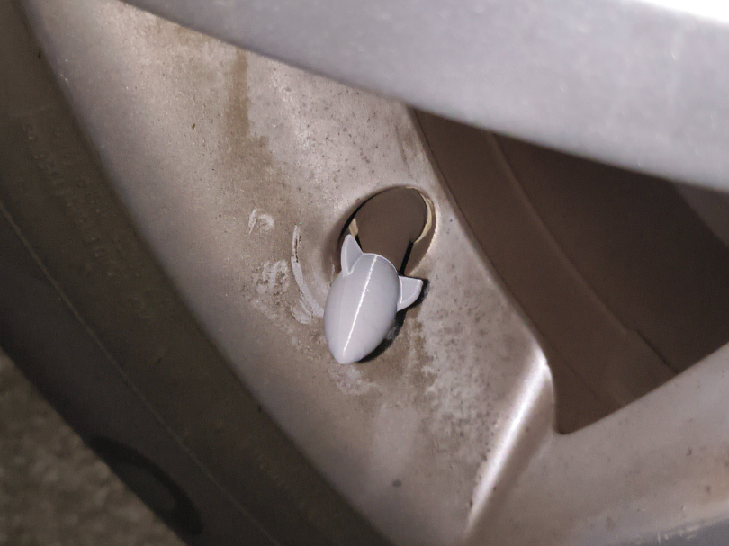 Rocket tire cap