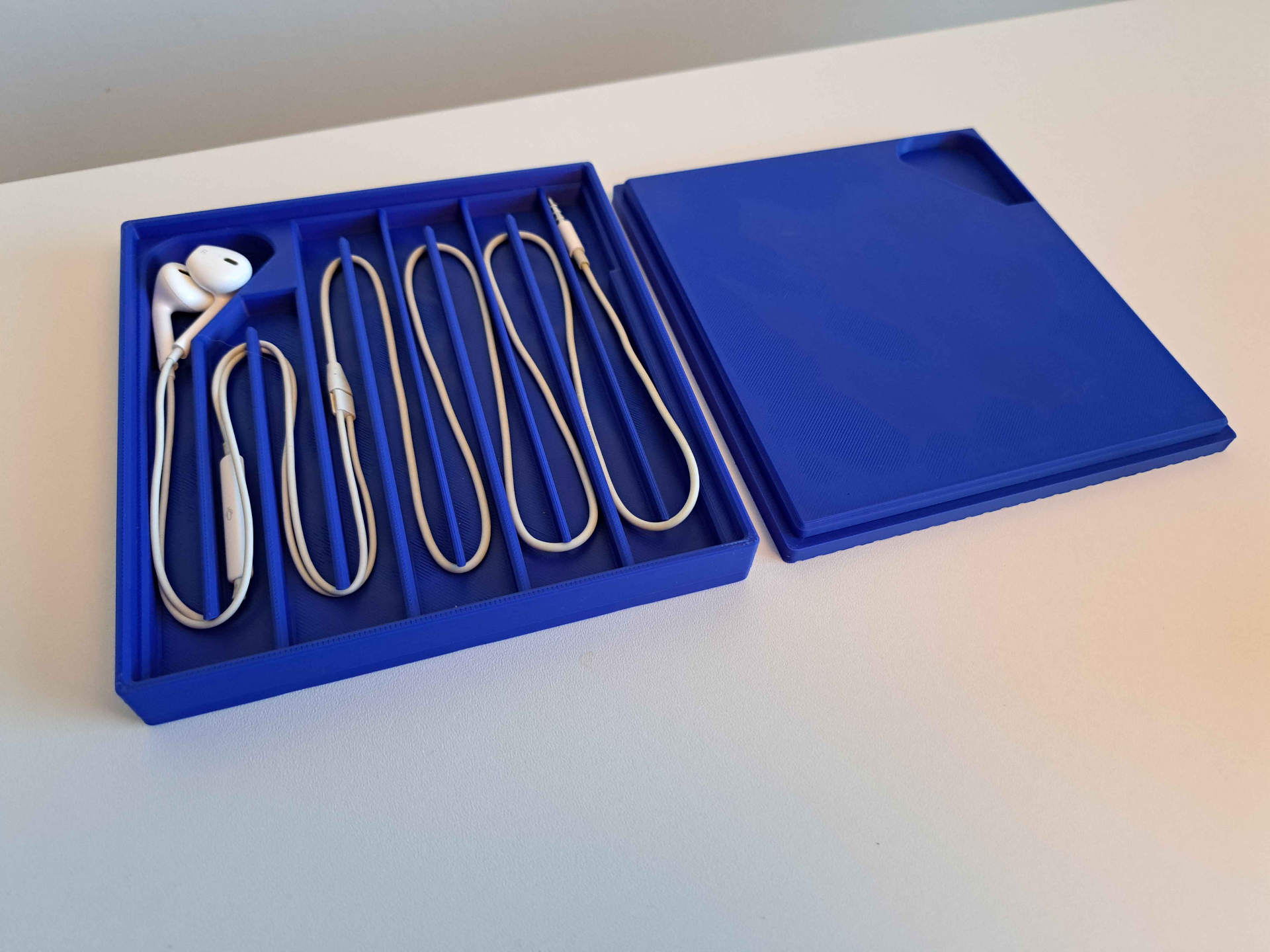 Wired earbud case NO TANGLE