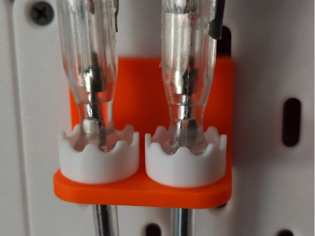 Skadis variable tool holder