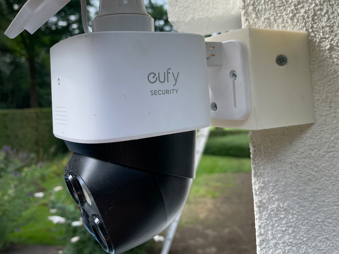Eufy SoloCam S340 Corner mount