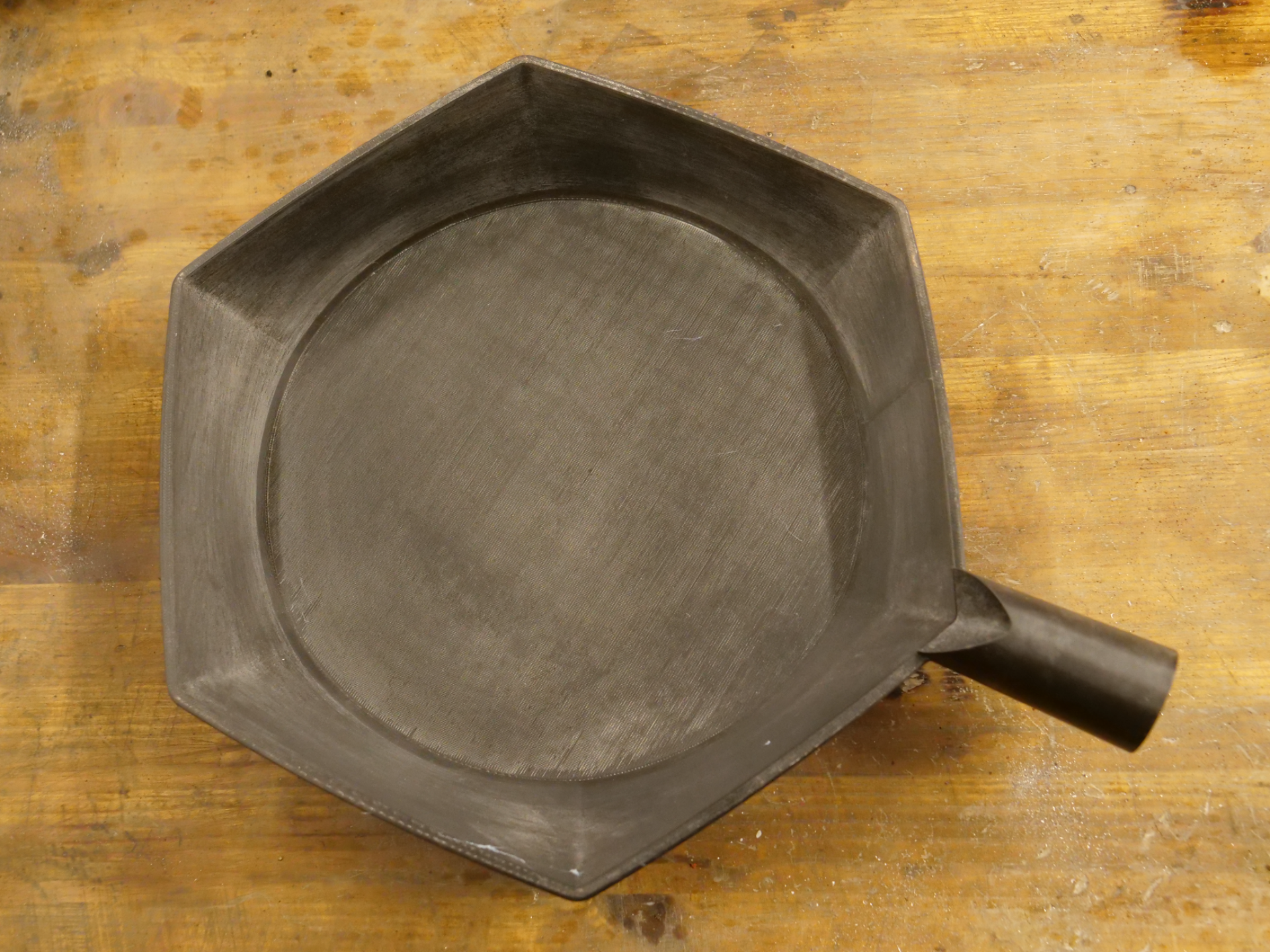 Frying pan for mold for metal casting