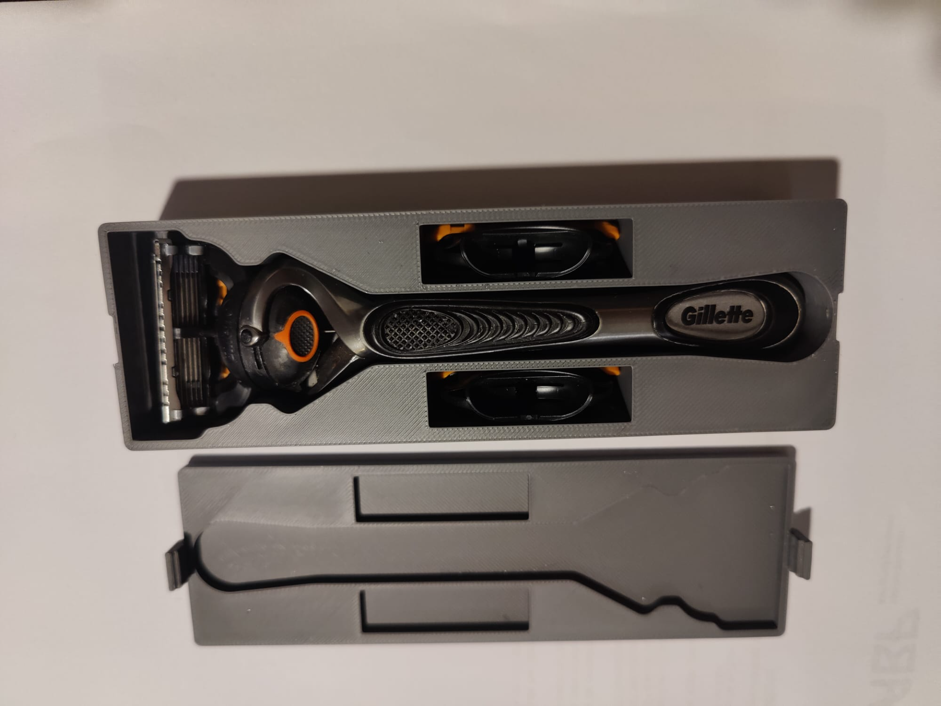Travel case  Gillette Fusion, with spares storage