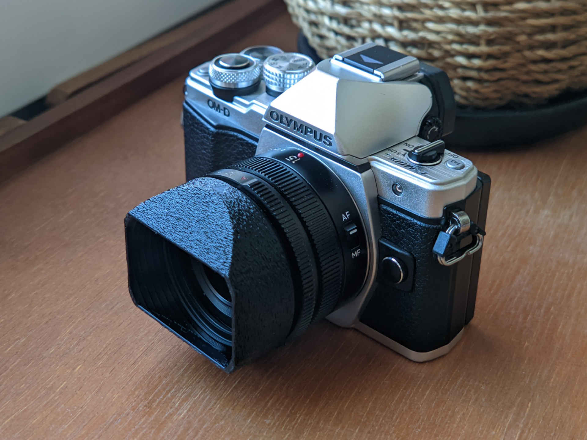 Lumix Leica summilux 15mm f1.7 square lens hood