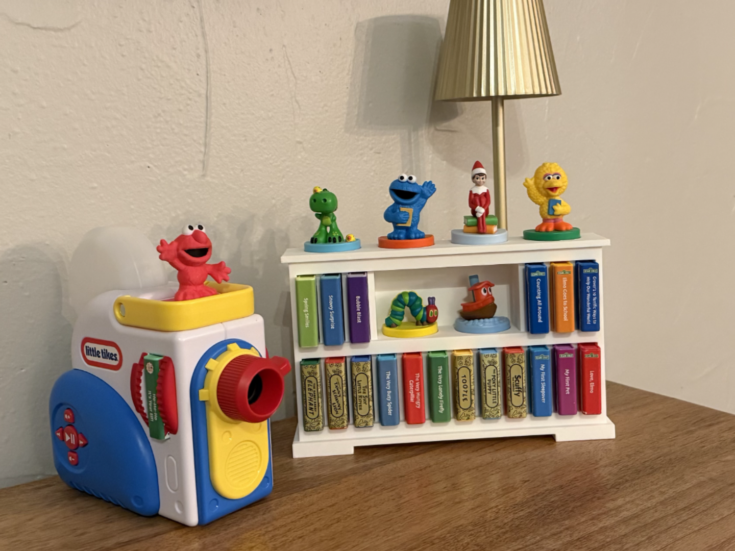 Six Figurine Little Tikes Story Dream Shelf