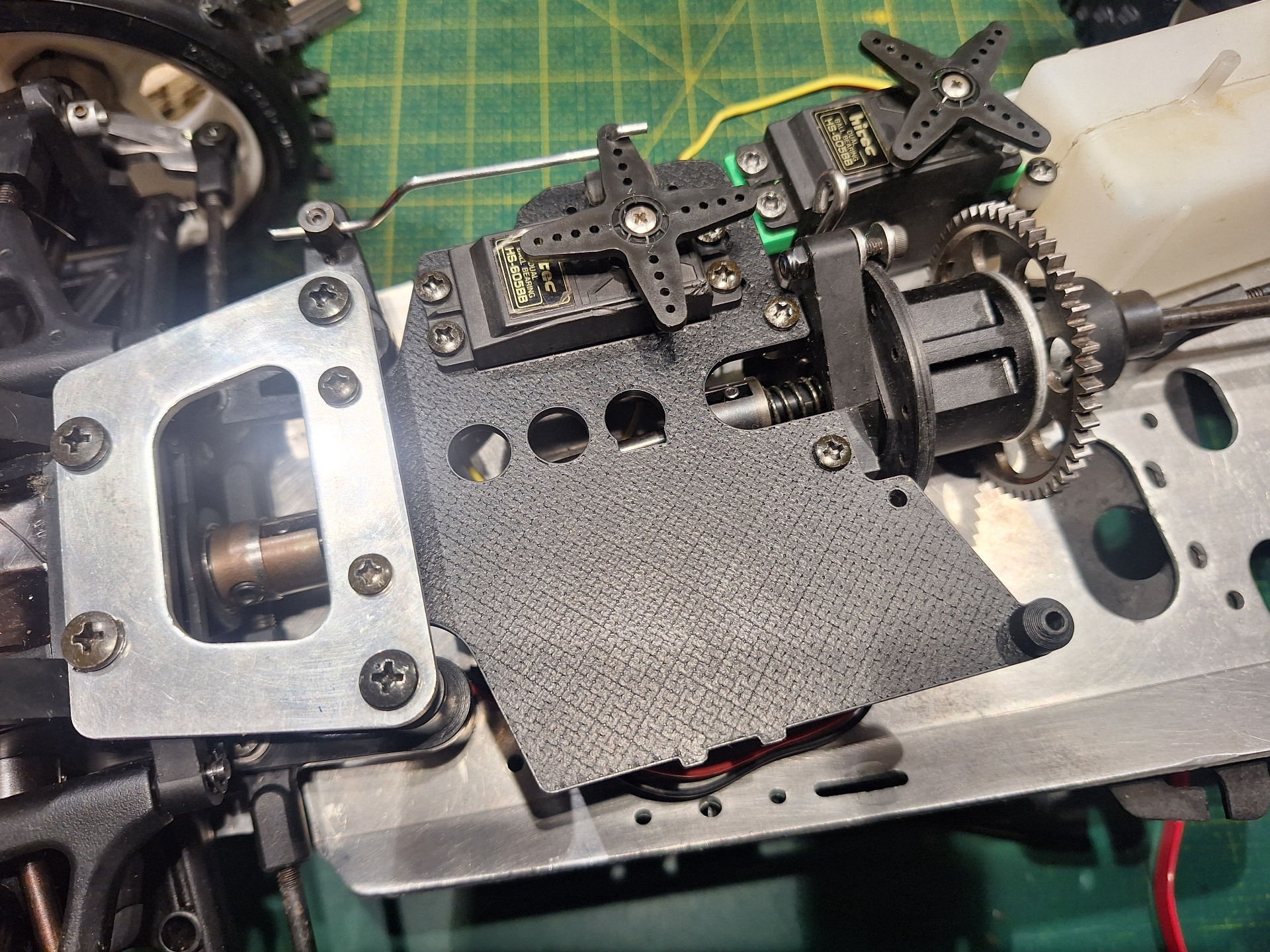 Radio plate vintage Kyosho burns