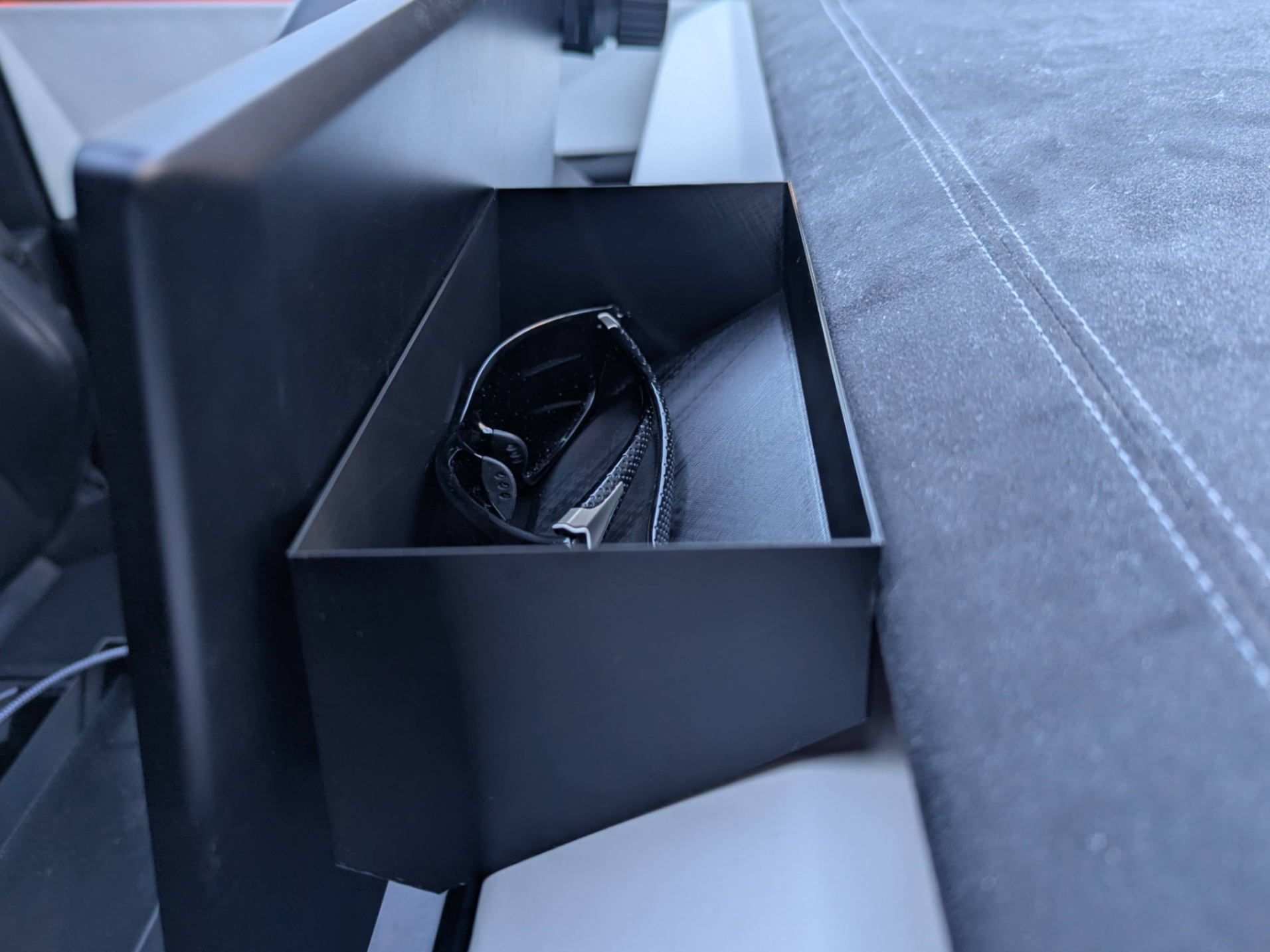 Cybertruck Behind Screen Storage Tray (customize)