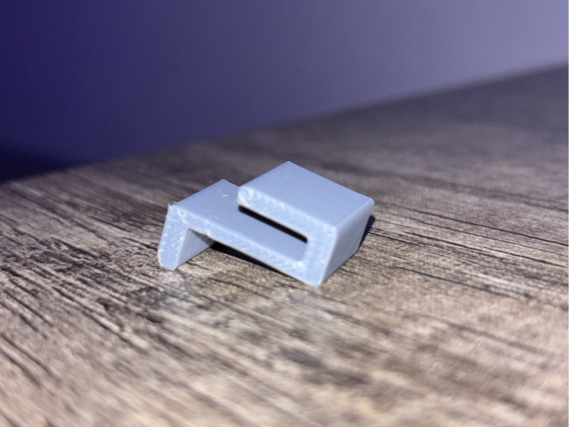 Glass Retaining Clip for Metal Frame Table